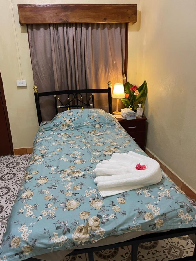Janessa'S Dwellery Bed and Breakfast Port Vila Exteriör bild