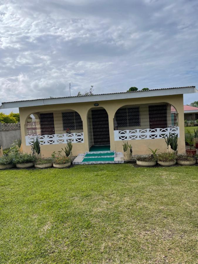 Janessa'S Dwellery Bed and Breakfast Port Vila Exteriör bild